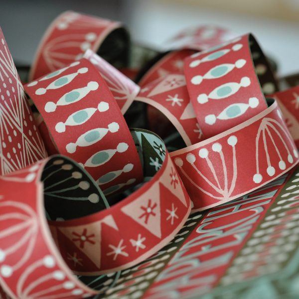 Cambridge Imprint Paperchain - Image 2